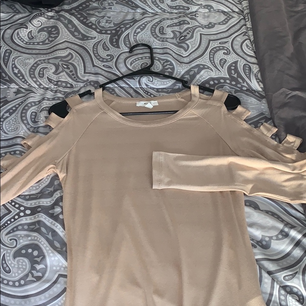 Long sleeve shirt with half arm slits